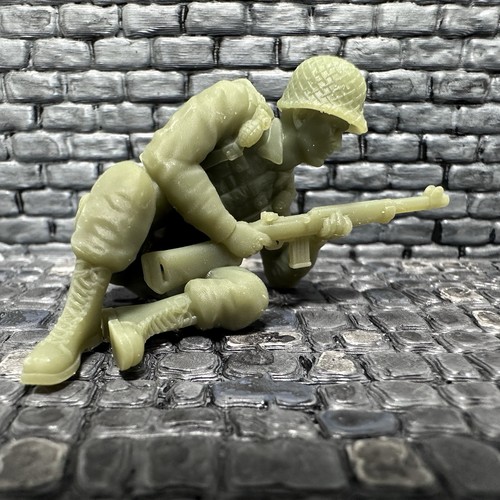 World War 2 American Taking Cover 3D Resin Toy Soldier 1/32 Scale WW2 Figure