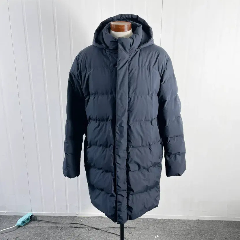 H1 Uniqlo Seamseless Down Long Coat - Navy, Size 115 thumbnail 2