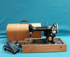 SINGER Sewing Machine 1930s Model 99 in Bentwood Case