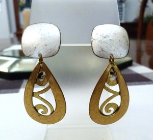 2 3/8" LONG VINTAGE DESIGNER SIGNED MARJORIE BAER SF MIXED METAL DANGLE EARRINGS
