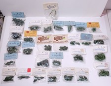 Vintage Plastic Calyx Calces Green Flower Bases Crafting Petals NOS Lot of 29