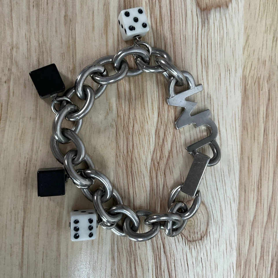 Pulsera Vintage Marc Jacobs Dije Dados y MJ Dijes Años 2000 Tono Plata Talla 6.5 Foto 2 de 4