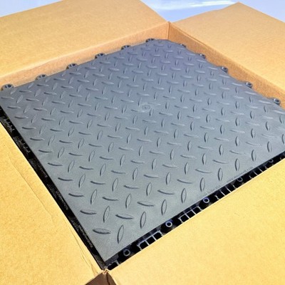 GLOBAL INDUSTRIAL Case Of 10 ErgoDeck Max Diamond-Plate Mat 7/8'' 1.5' X 1.5'