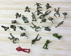 Vintage 1960s-70s Plastic 2" Soldiers Lot Of 25 Soldiers Marx? MPC?