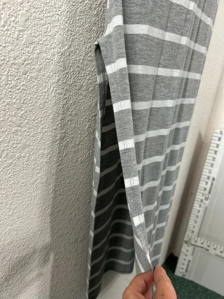 Maxi Vestido Plumas Gris Rayas Ojo de Cerradura Laterales Talla L BodyCon Foto 3 de 4