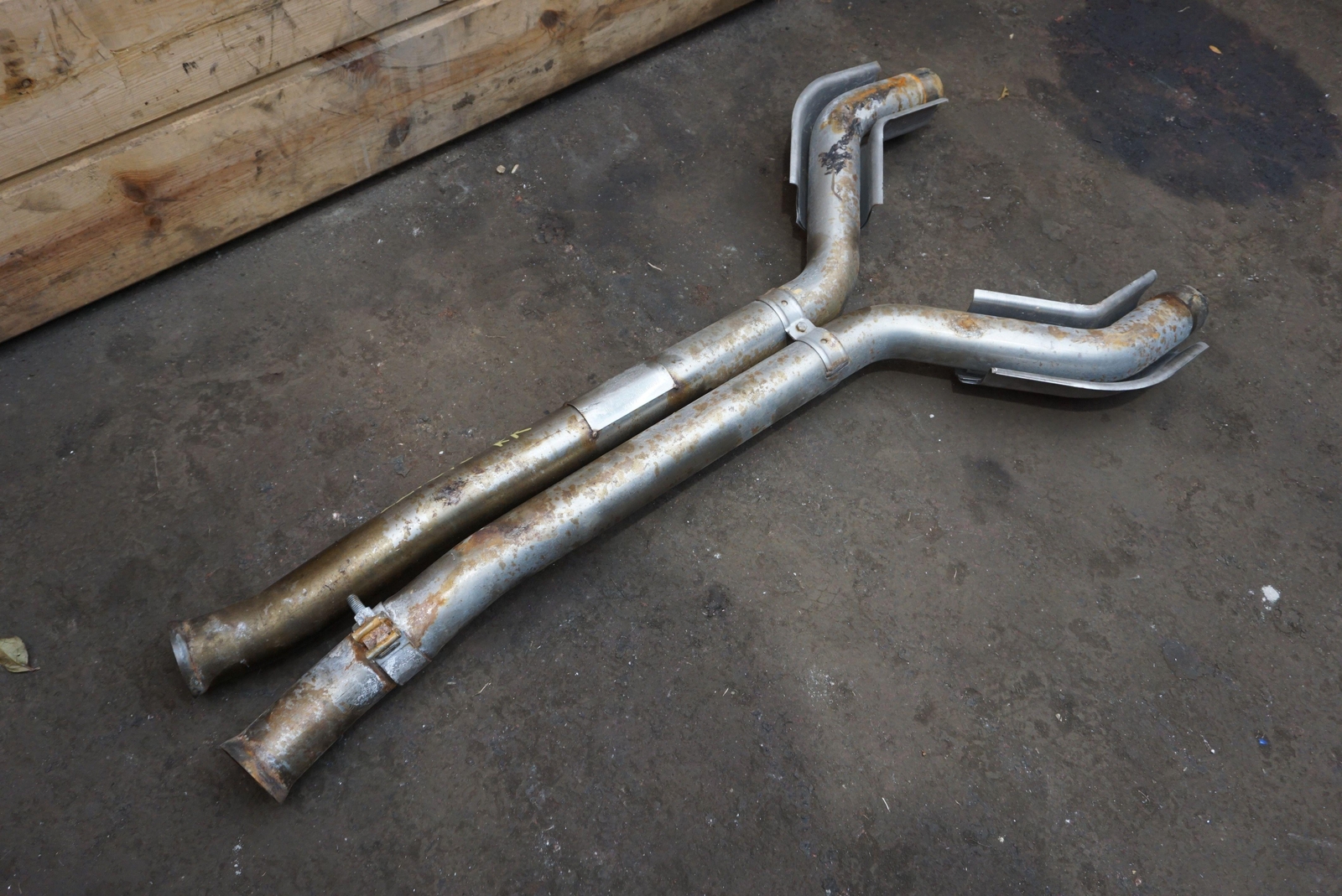 Intermediate Exhaust Pipe w/Heat Shield OEM CG43-5220-EA Aston Martin DB9 04-12