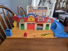 Vintage Fisher Price Little People #2500 Play Family Main Street 1986