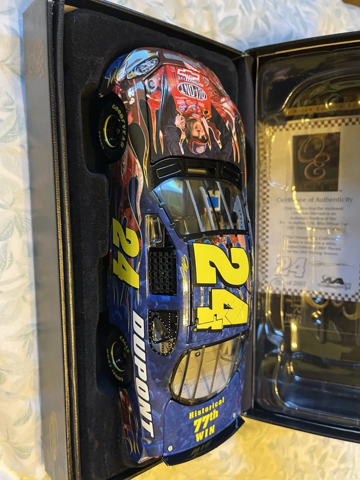 Jeff Gordon DuPont 77th Win Tribute 2007 NASCAR 1:24 Diecast Owners ELITE - Image 3 of 3