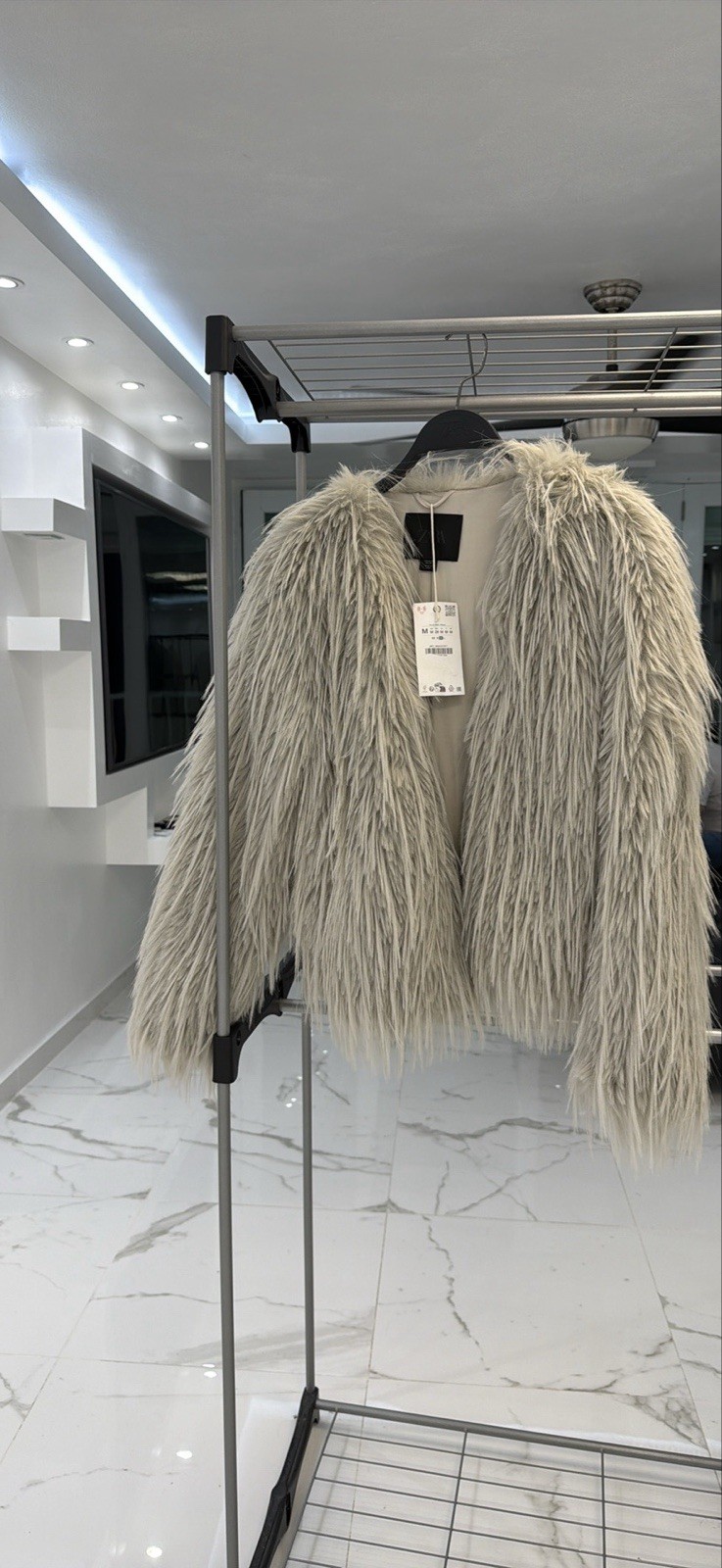 ZARA WOMAN COLLECTION FAUX FUR COAT Jacket Light Gray , XS  thumbnail 6