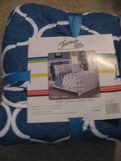 NEW FIESTA BLUE & WHITE REVERSIBLE QUILT SET