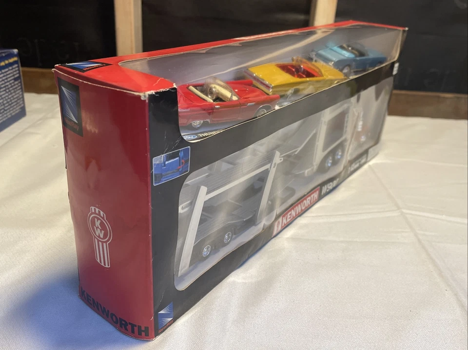 KENWORTH W900 Car Hauler WITH 2 THUNDERBIRD 1956,1966 Mustang 1964 1:43 Escala - Image 3 of 4