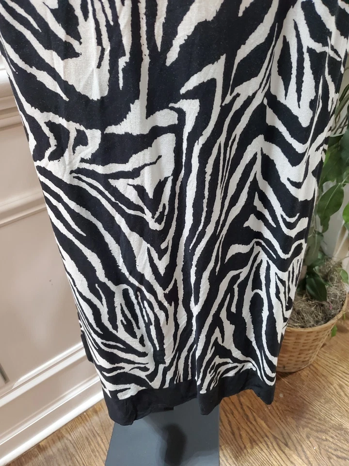 Maxi 8P cuello halter 100 % rayón blanco y negro New Directions para mujer Foto 4 de 4