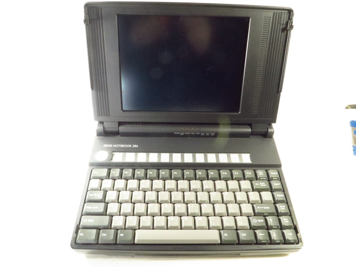 VINTAGE ZEOS NOTEBOOK 386 LAPTOP, Model: S99102-000, Powers On