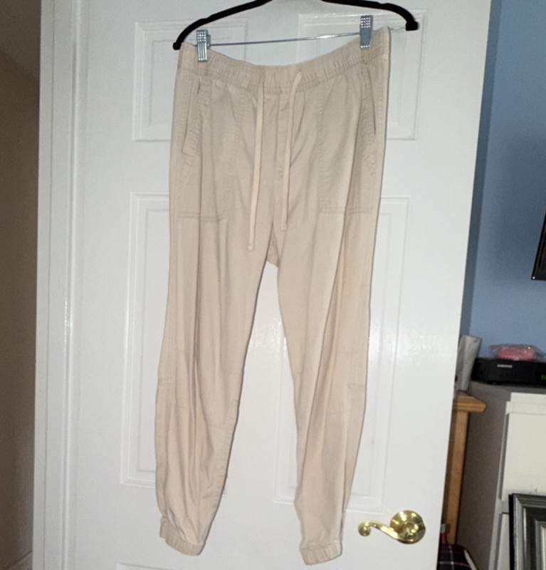 Gap Beige Jogger Pants Tapered Leg Elastic Waist Pockets Women's Casual