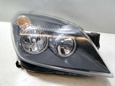 Opel Astra H Scheinwerfer vorn rechts Halogen schwarzer Hintergrund Zubehör Bj.2