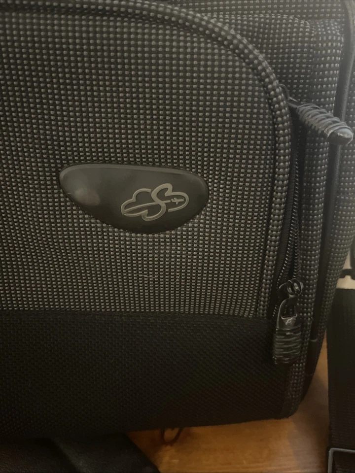 Bolsa de viagem Skyway Luggage 606 bolsa de mão para laptop preta com alça de ombro bolsos - Imagem 2 de 4