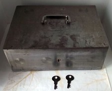 Belle boite coffre-fort ancienne en métal avec décor géométrique & 2 clés