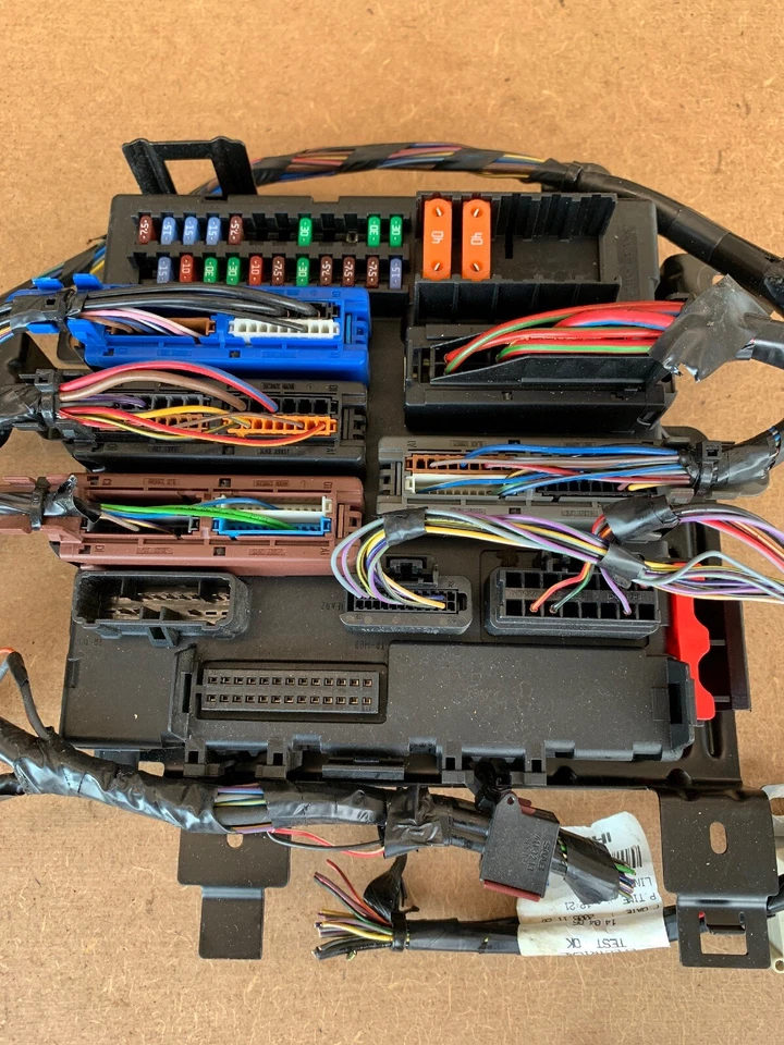 2003-2011 SAAB 9-3 FUSE BOX ELECTRICAL DISTRIBUTION UNIT 12766739 519160105 OEM - Image 3 of 4