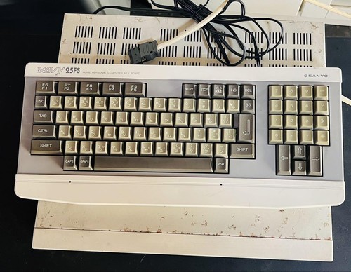 Sanyo MPC-25FS MSX2 Personal Computer with Keyboard Confirm electricity Vintage - Afbeelding 2 van 9
