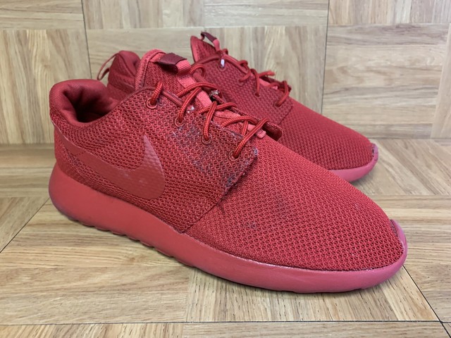roshe one triple red