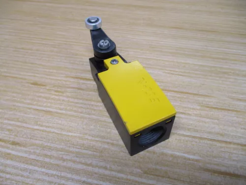 Eaton LSM-20A Limit Switch LSM20A W/ Roller Lever