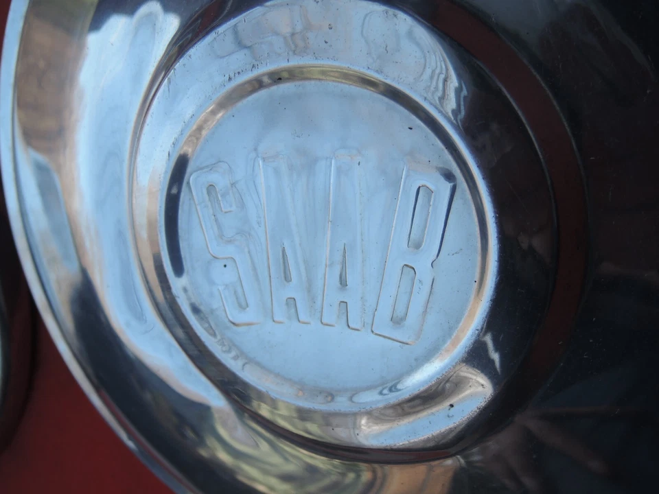 SAAB SONETT Usado Original Juego de 4 Tapacubos con SAAB Grabado para Reparar y Pulir Foto 2 de 4