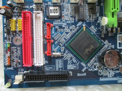 Gigabyte GA-81PE1000-G Rev 4.0 Hyper Threading ATX scheda madre - Foto 4 di 15