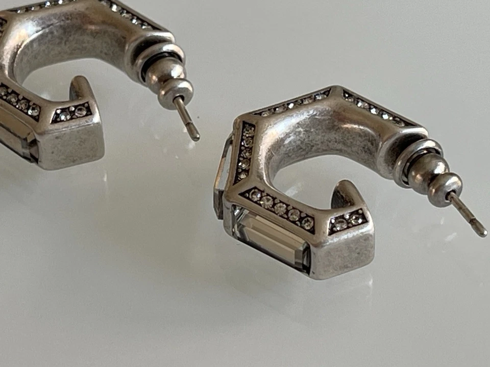 PENDIENTES GUCCI ARO GEOMÉTRICO G CON CIRCONITAS EN PLATA DE LEY Foto 2 de 4