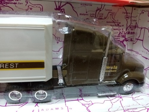 1994 Road Champs International Tractor & Weis Markets Box Trailer 1/64 - Picture 3 of 8
