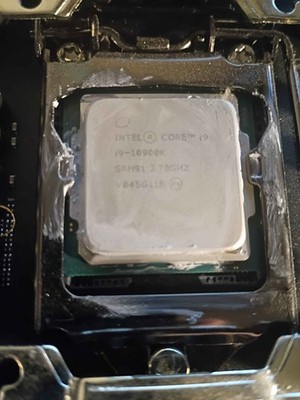 Intel Core i9-10900K Processor (3.7 GHz, 10 Cores, FCLGA1200) - BX8070110900K