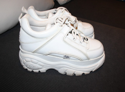 Buffalo Plateau  classics 1339 2.0 weiss Leder Gr. 40