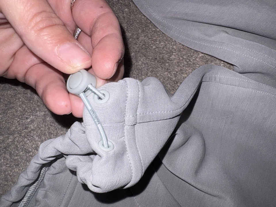 Lululemon Softstreme Cropped Quarto Zíper na Cor Cinza Jade Tamanho 4 - Imagem 4 de 4