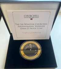 Large Winston Churchill Photographic 65mm proof £5 coin, boxed      **[28173]