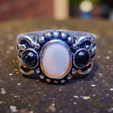 925 Sterling Silver Mother's Of Pearl and Onyx Size 6.25 US