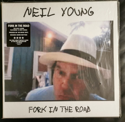 LP. NEIL YOUNG: ''Fork In The Road'' Reprise USA Press 2009p+c. Sticker. NEUWERTIG