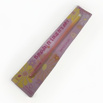 essence BRUSH IT LIKE IT S ART pencil brush 01 Precision Meets Paint-spiration