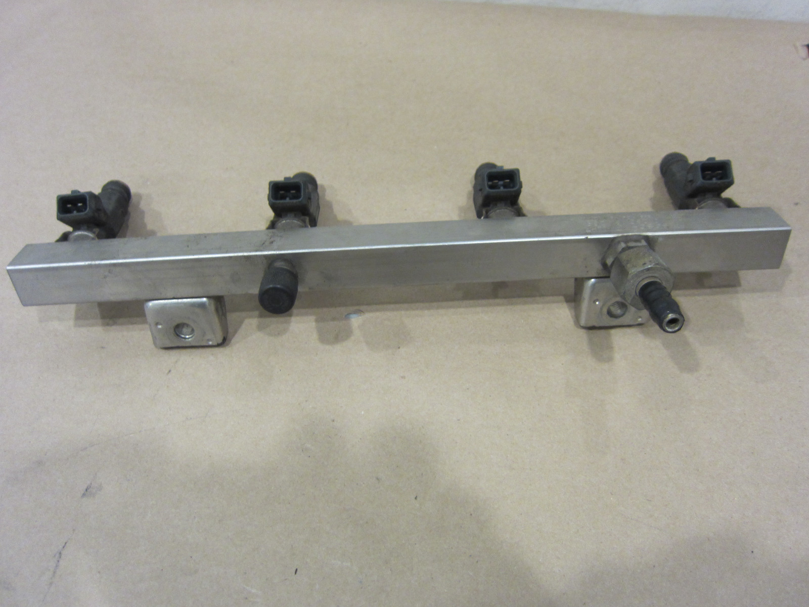 Ferrari 360 RH Fuel Injector Rail + Injectors. Part# 178482