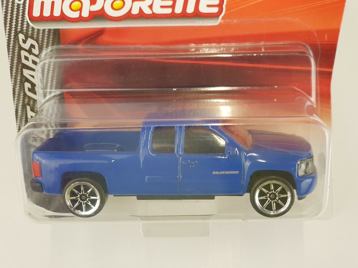 1/64 Chevrolet silverado 精密ミニカー　メキシカン Mini GT Chevrolet Silverado Pickup Clod Buster 