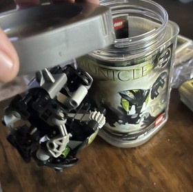 LEGO BIONICLE: Nuhvok (8561) Complete w/ canister & instructions