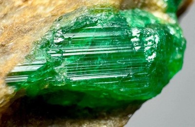 48 Ct. Top, Saftige Smaragd-Kristall wunderschöne Farbe aus Panjshir Afg 