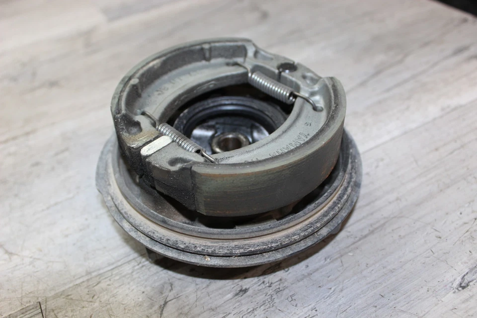 Placa de panel de pinza de freno delantera Yamaha Rt100 1997 4J8-25121-00-98 Foto 3 de 4