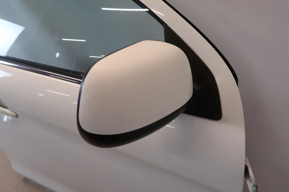 MITSUBISHI ASX MK1 2010 FRONT DOOR DRIVER SIDE RIGHT WHITE W19 COMPLETE - Image 2 of 4