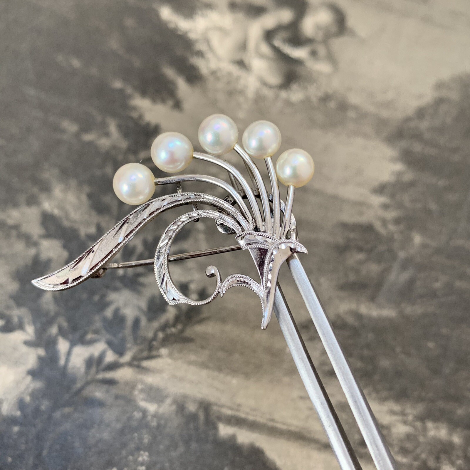 O.C. Mini Pearl Magnetic Brooch - Silver ()