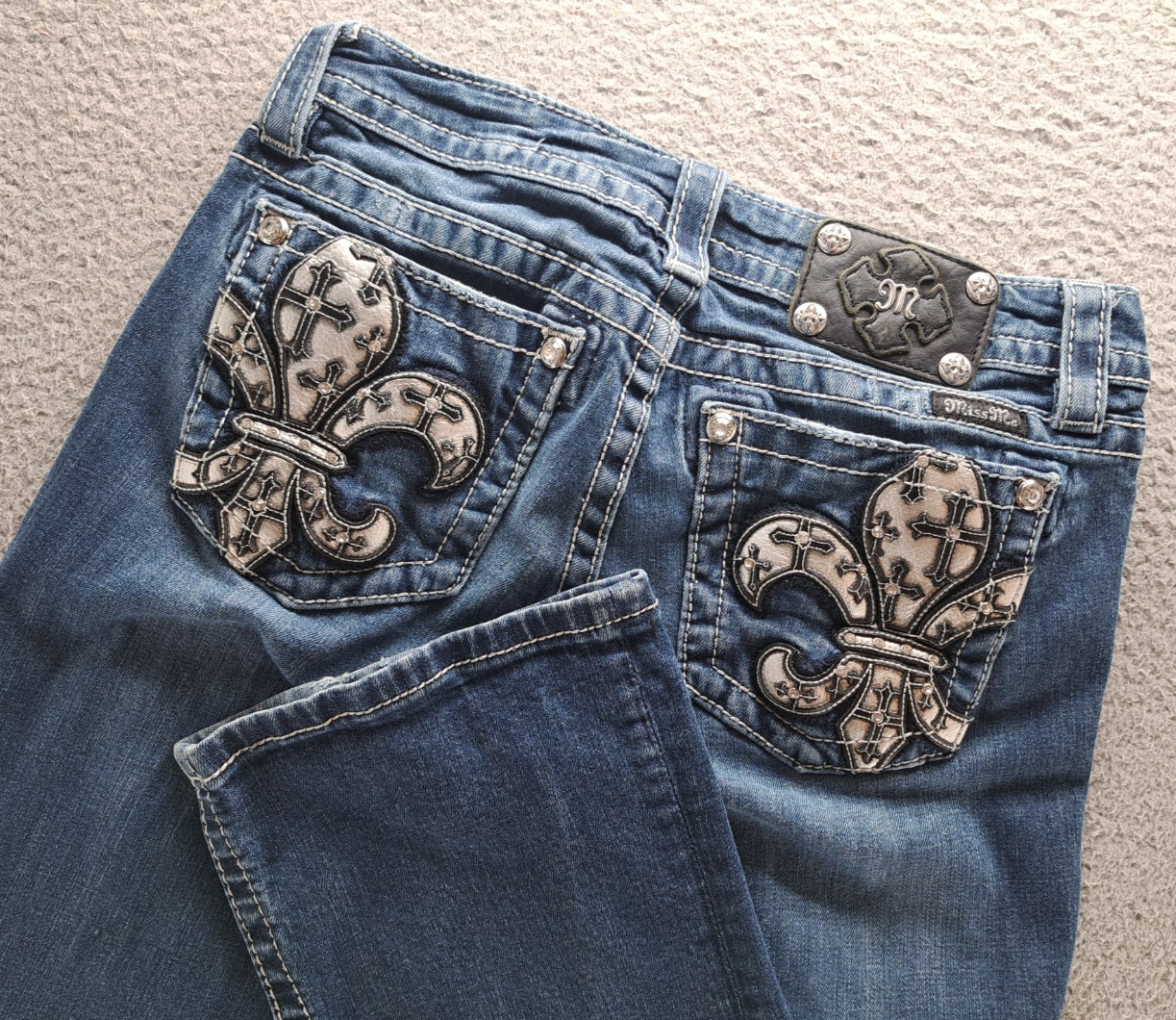 Miss Me Jeans Womens 29x33 Blue Mid Rise Boot Distressed Stud Cross Fleur De Lis