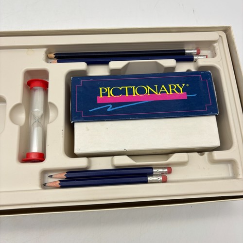 VINTAGE Pictionary Updated for the 90s COMPLETE 1993 Classic Drawing Board Game - Picture 4 of 10