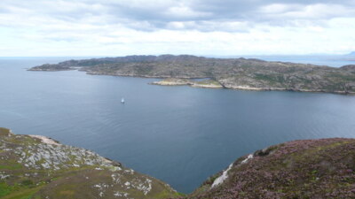 Photo 6x4 Caol Rona An Teampull A sailing boat pushing through the strong c2008