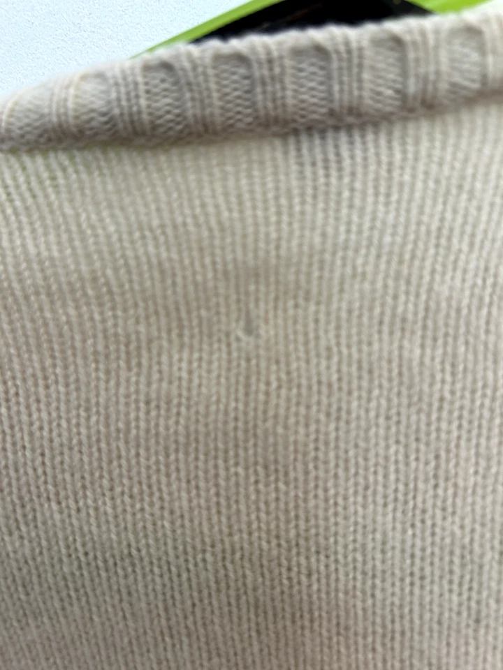 Authentic Louis Vuitton ivory/gold zip sweater girls size 8, excellent condition - Image 4 of 4