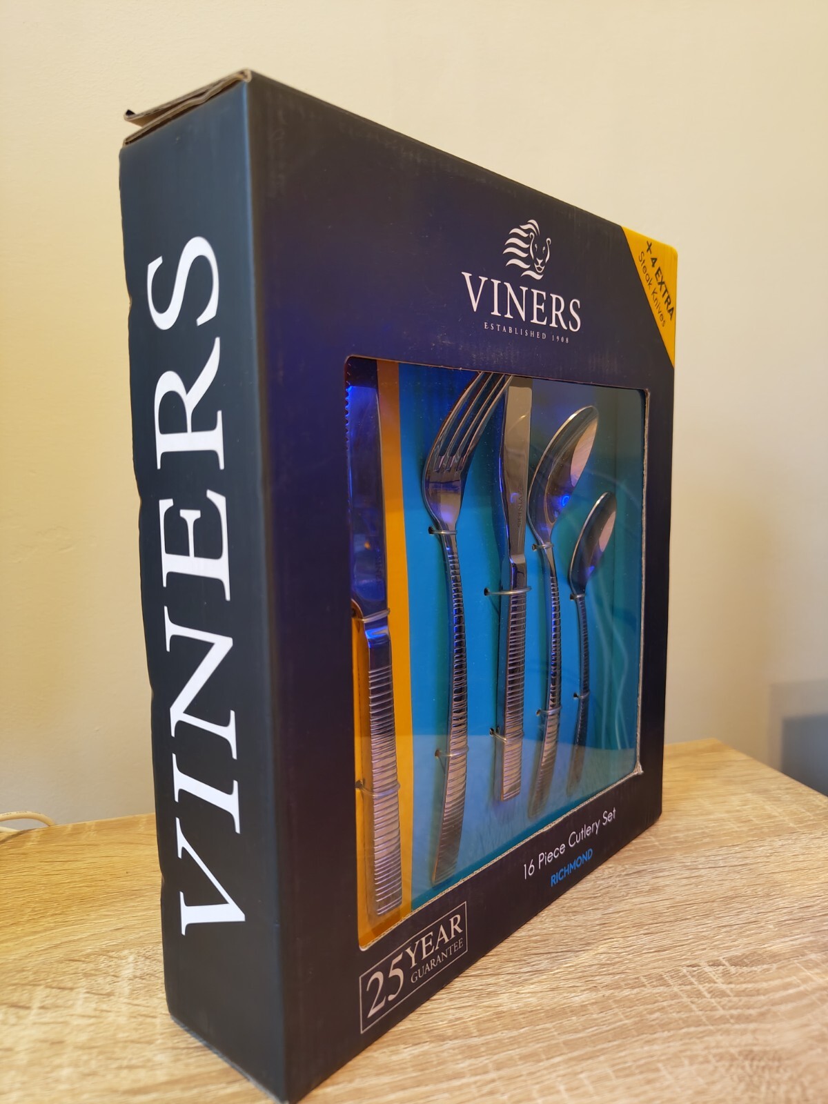 Viners Richmond 16 Piece Cutlery Set + 4 Steak Knives 18/0 Stainless