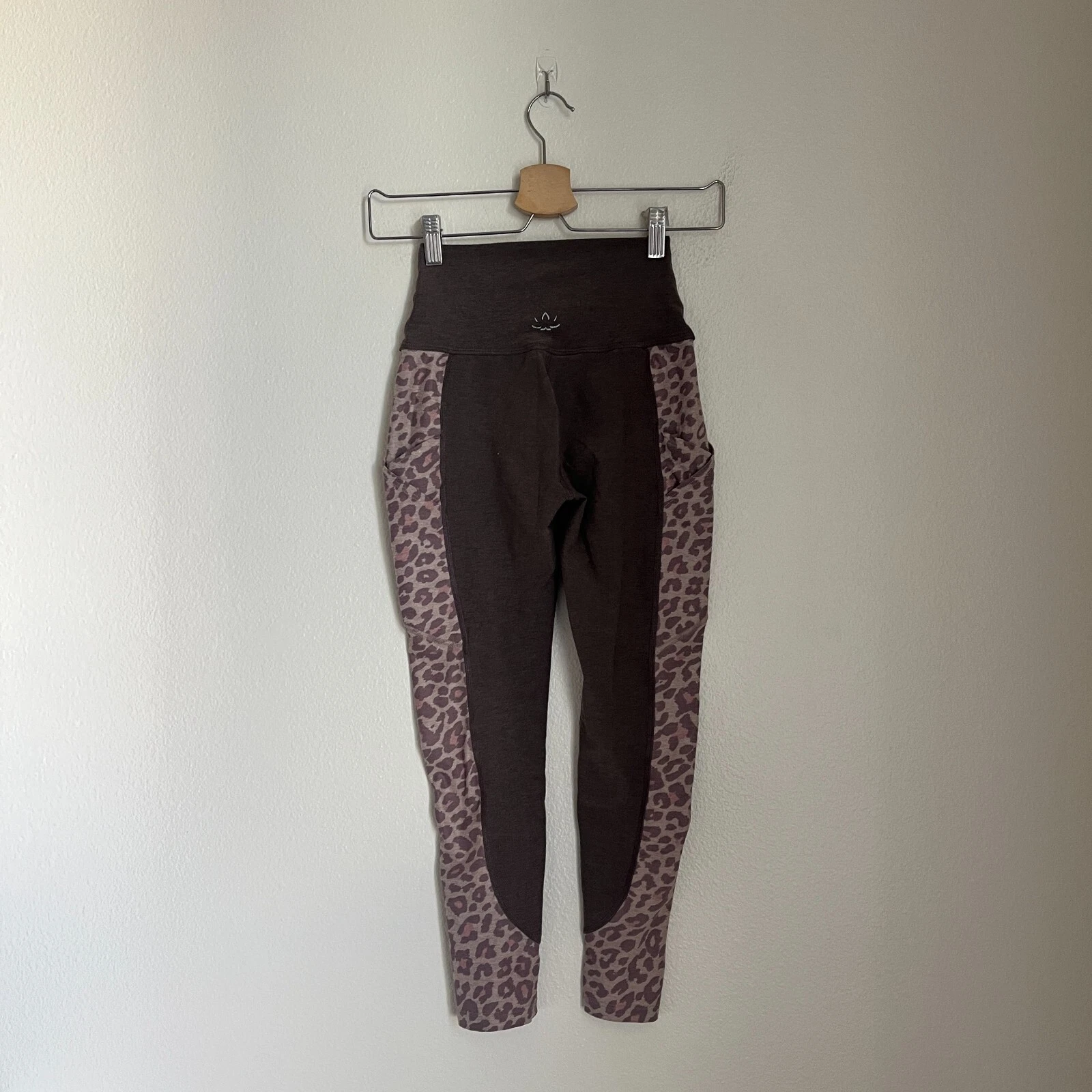 beyond-yoga spacedye out of pocket high waisted leopard leggings