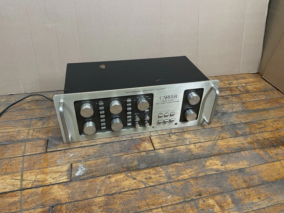 Preamplificador consola control alta fidelidad tallador vintage modelo C-4000 encendido Foto 2 de 4